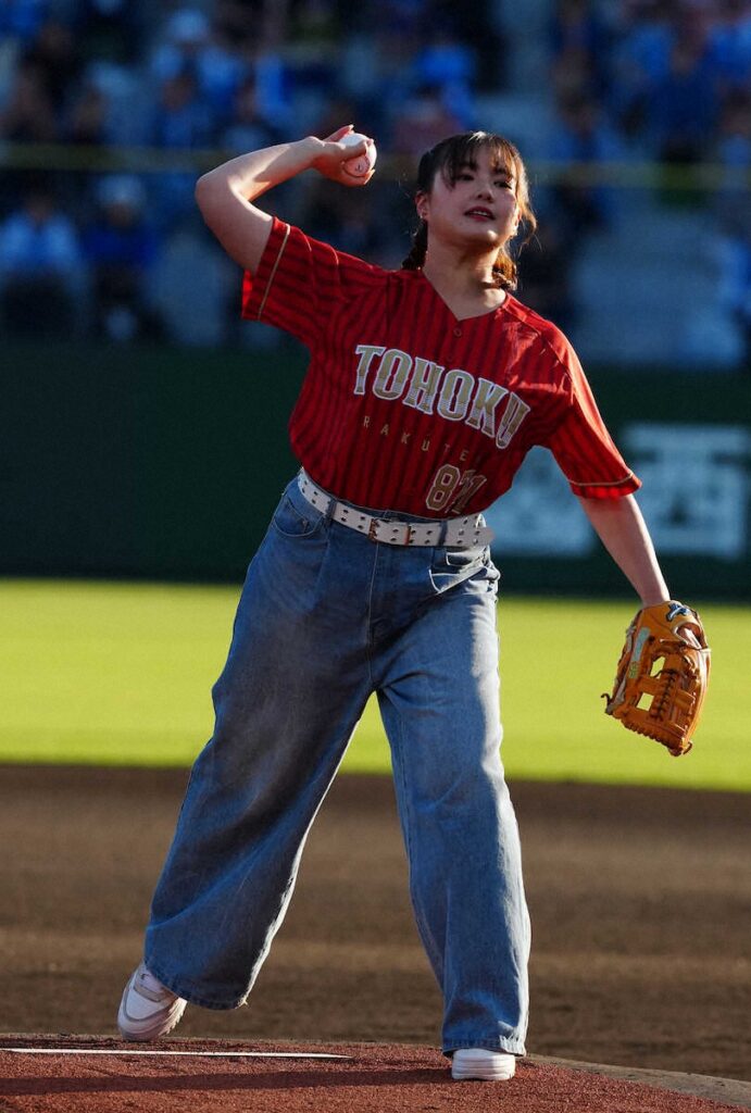 楽天―DeNAで女優・箭内夢菜がセレモニアルピッチに登場 地元・福島県郡山市出身（スポニチアネックス） - Yahoo!ニュース - Yahoo!ニュース