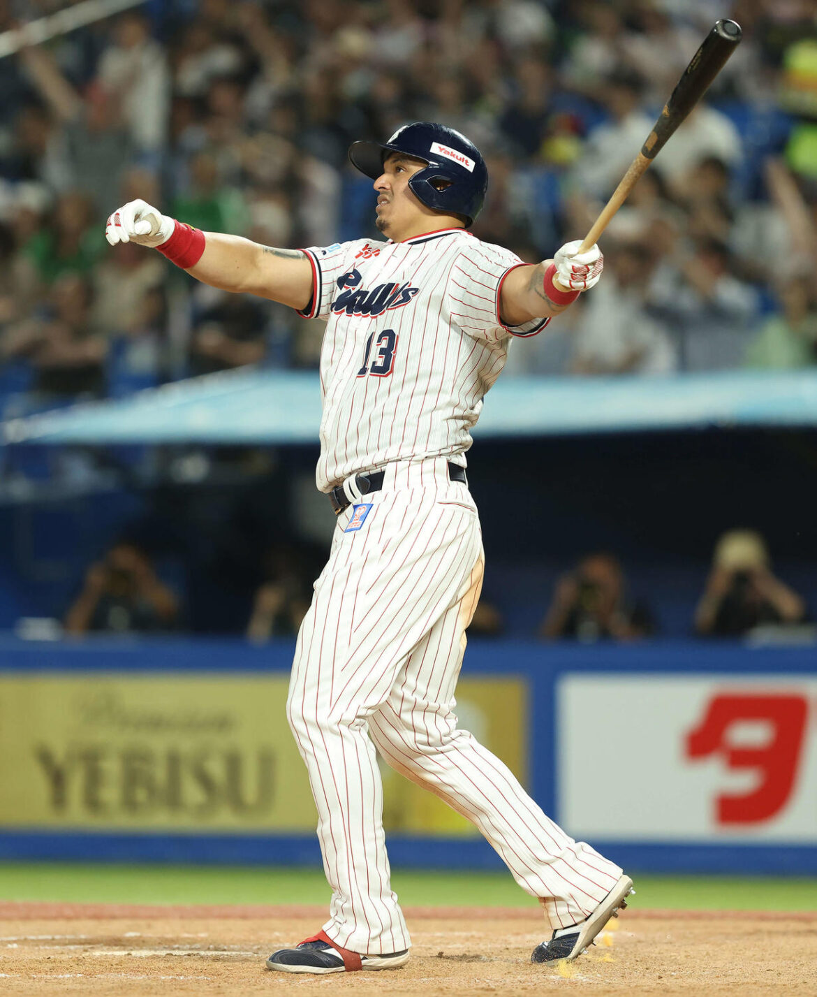 【ヤクルト】完敗ムードから一転 ９回にオスナがオスナから同点弾、延長10回に武岡サヨナラ弾（日刊スポーツ） - Yahoo!ニュース - Yahoo!ニュース