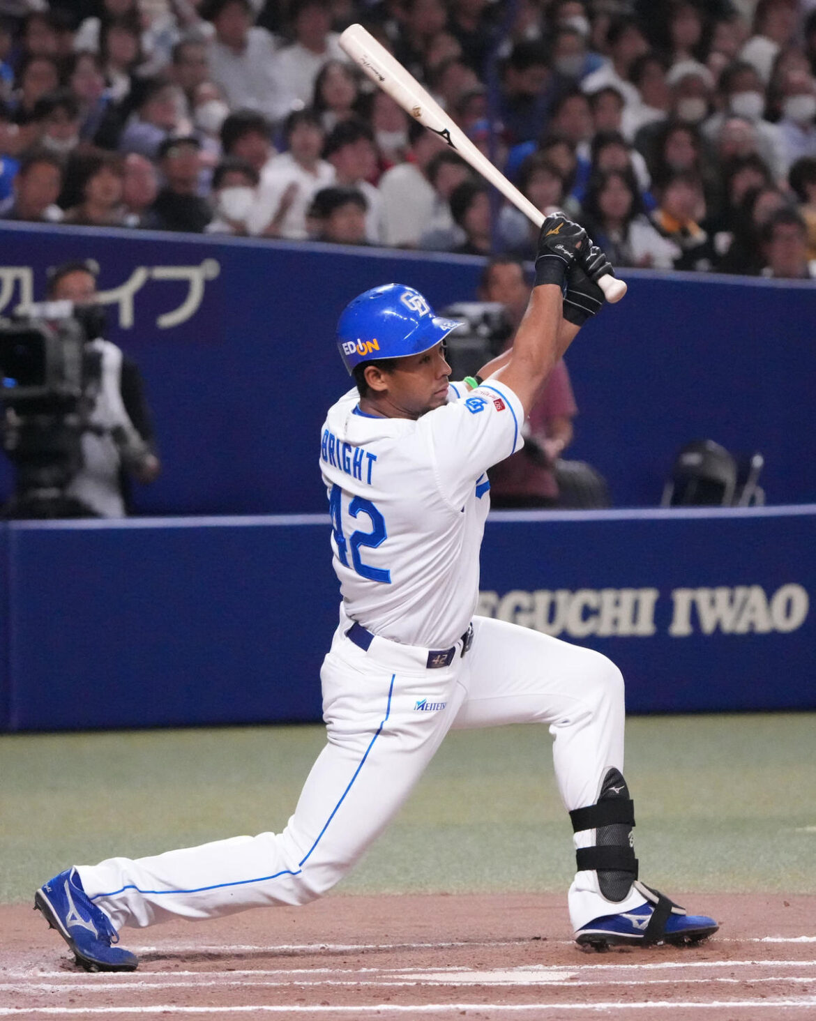 【中日】決勝打のブライト、荷物出し忘れ大荷物で博多から名古屋へ「荷棚を占領し申し訳ない」（日刊スポーツ） - Yahoo!ニュース - Yahoo!ニュース