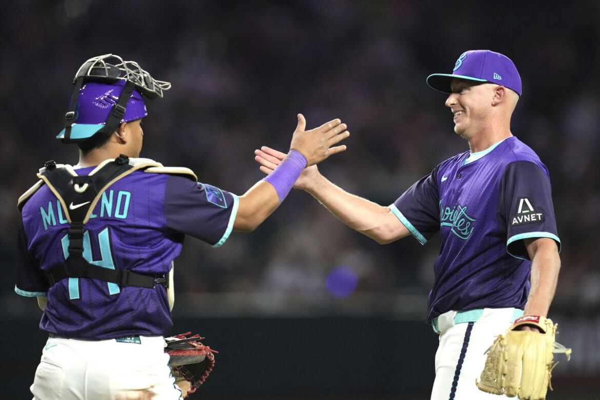 スコット・マクガフ（右、ＡＰ）