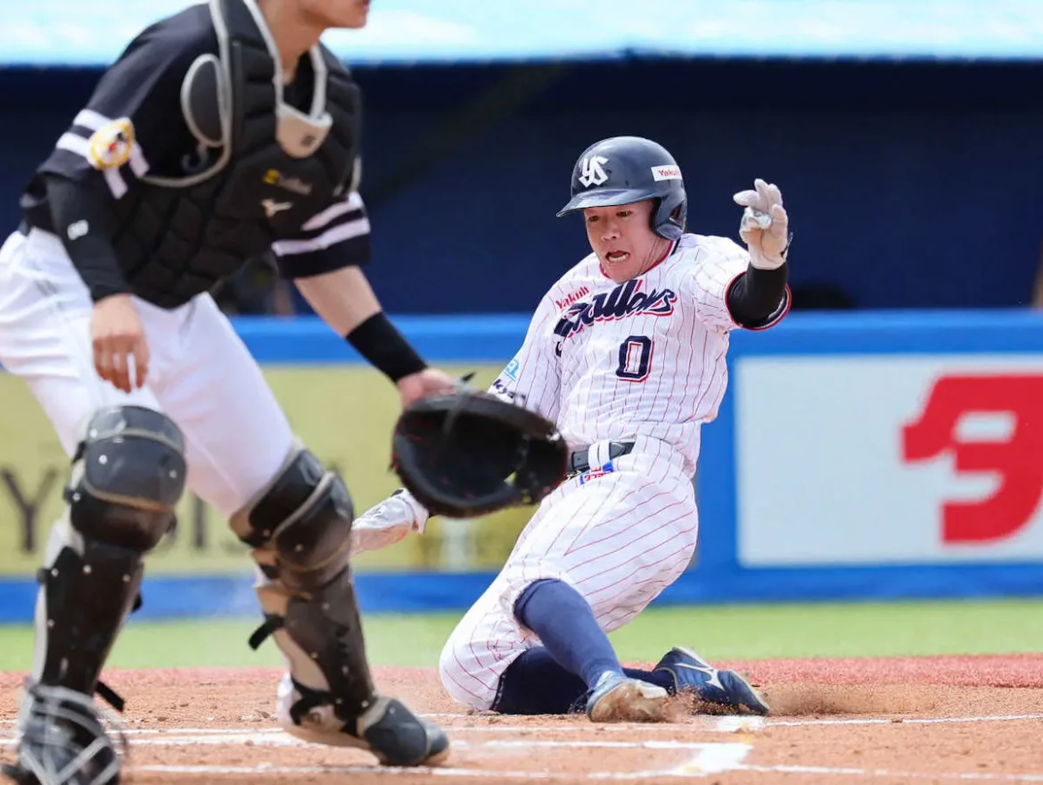 ヤクルト・並木「思い切ってやるだけ」　今季初の1番で初球打ち　先制点呼ぶ - スポニチ Sponichi Annex 野球