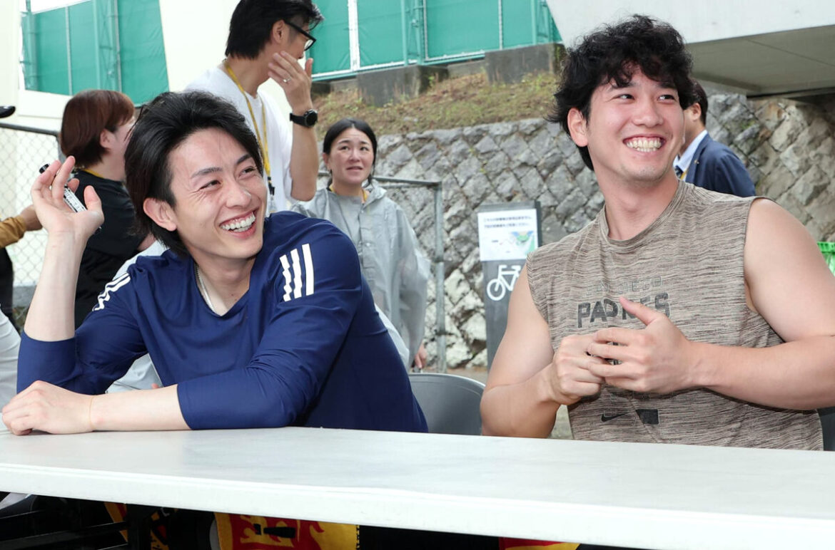 【ソフトバンク】周東佑京と栗原陵矢が巨人・甲斐のささやきを警戒 「無視したら、すみません」 – パ・リーグ.com 周東佑京(左)と栗原陵矢