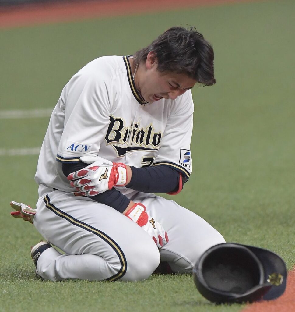 オリックス・紅林弘太郎、右前腕に死球 13日に検査へ（サンケイスポーツ） - Yahoo!ニュース
