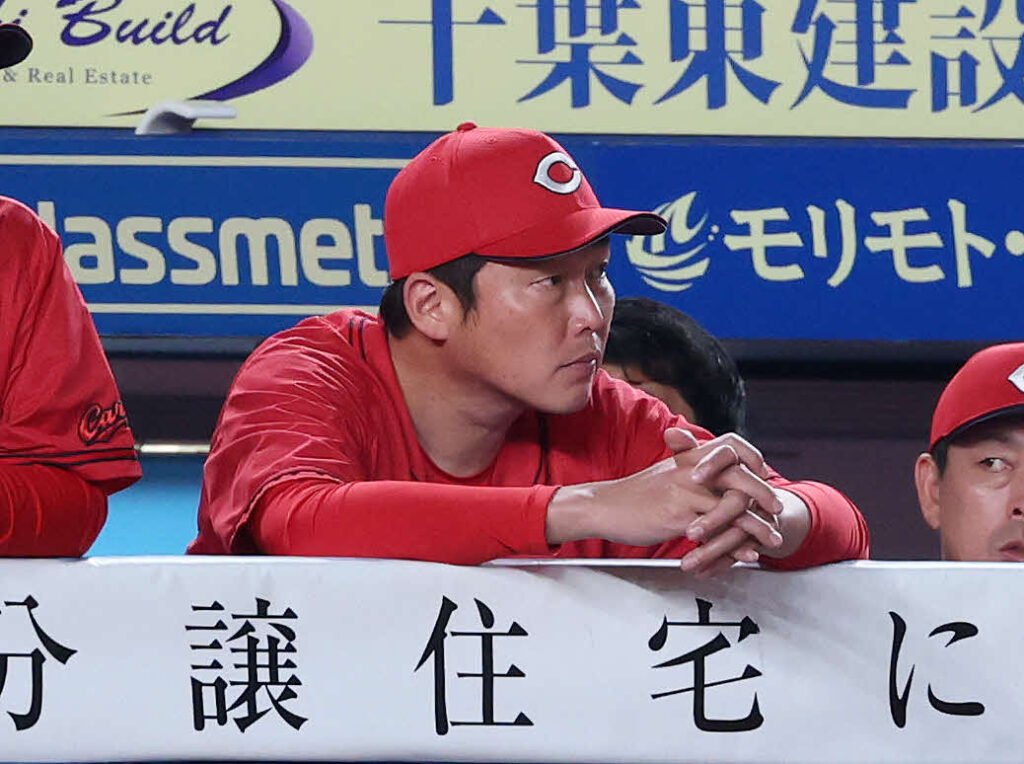 【広島】新井監督、7回に三塁打とした秋山翔吾の守備に「ちょっと難しかったのかな」／一問一答（日刊スポーツ） - Yahoo!ニュース - Yahoo!ニュース