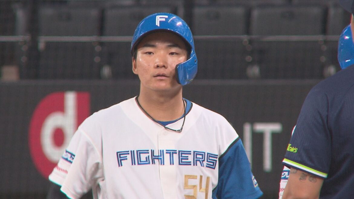 【ファイターズ】大先輩・宮西投手から「“ありがとう”と“グータッチ”」ルーキー山縣はベンチも守備範囲内！？（北海道ニュースUHB） - Yahoo!ニュース - Yahoo!ニュース