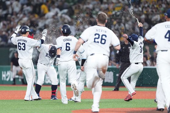 西武はなぜ阪神にサヨナラできた? 西口監督の”セオリー無視”、コーチも驚いた一手 | Full-Count 西武はなぜ阪神にサヨナラできた? 西口監督の"セオリー無視"、コーチも驚いた一手 | Full-Count