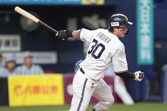 オリ廣岡が感謝する先輩の「気遣い」 決勝打を”アシスト”した「見えない絆」 | Full-Count オリ廣岡が感謝する先輩の「気遣い」 決勝打を"アシスト"した「見えない絆」 | Full-Count