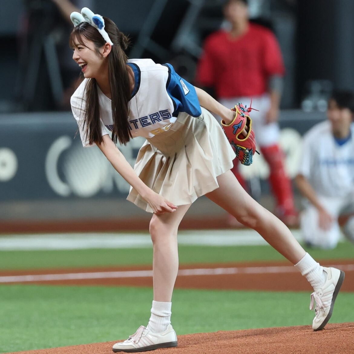 「ほんまに美しい!」エスコン登場の人気美女モデルが披露した“どストライク始球式”に反響!「綺麗な投げ方」「ドンマイひつじ!」(THE DIGEST) – Yahoo!ニュース – Yahoo!ニュース 「ほんまに美しい!」エスコン登場の人気美女モデルが披露した“どストライク始球式”に反響!「綺麗な投げ方」「ドンマイひつじ!」(THE DIGEST) - Yahoo!ニュース - Yahoo!ニュース