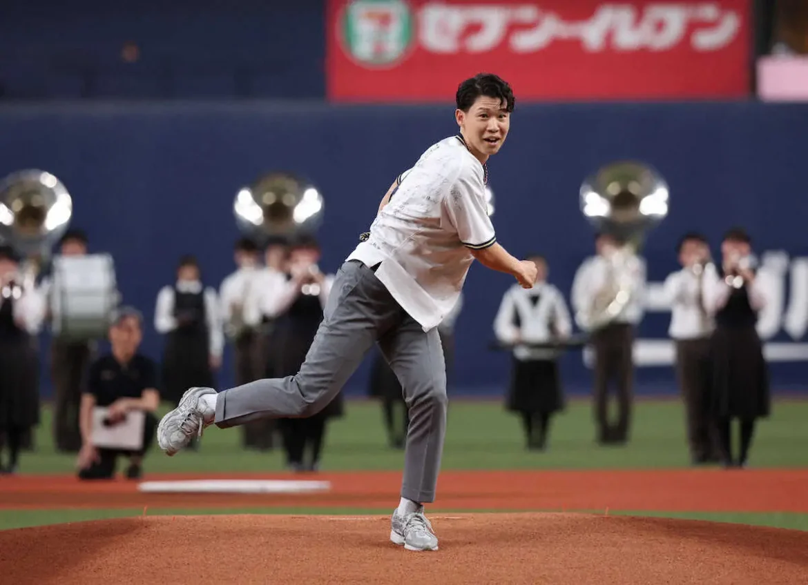 希少がんと闘う元大阪桐蔭・福森さん　オリックス―巨人で始球式　同級生の森が捕手役「友哉が和らげて…」 - スポニチ Sponichi Annex 野球