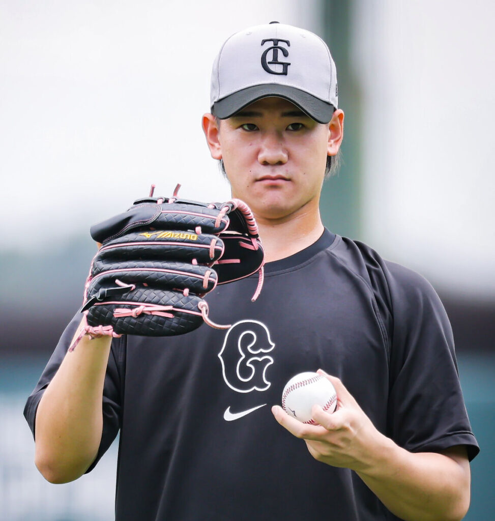 登板に向けて調整する井上温大（カメラ・小林　泰斗）