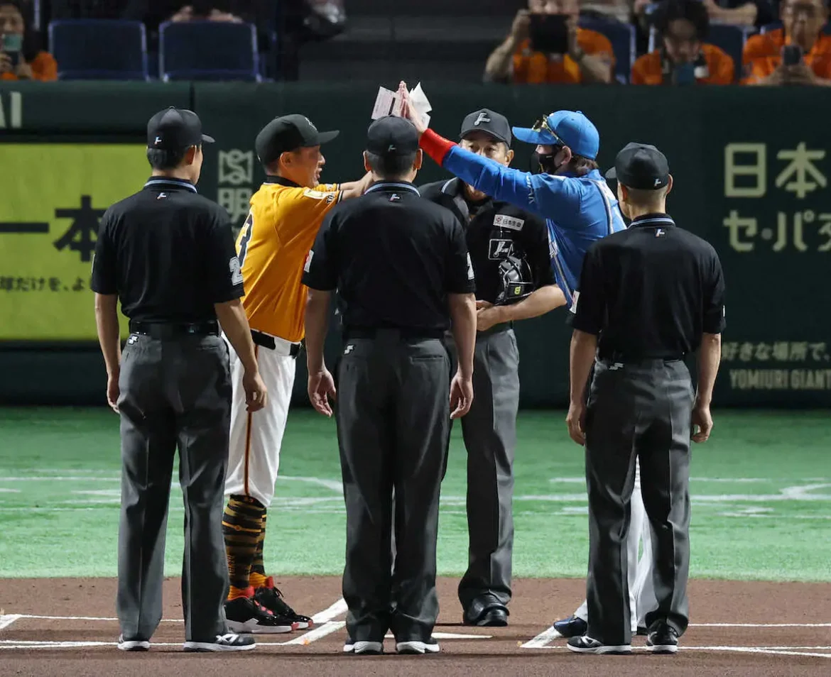 日本ハム・新庄監督と巨人・阿部監督が笑顔のハイタッチ！東京D大歓声　ネット「テンション上がる」 - スポニチ Sponichi Annex 野球