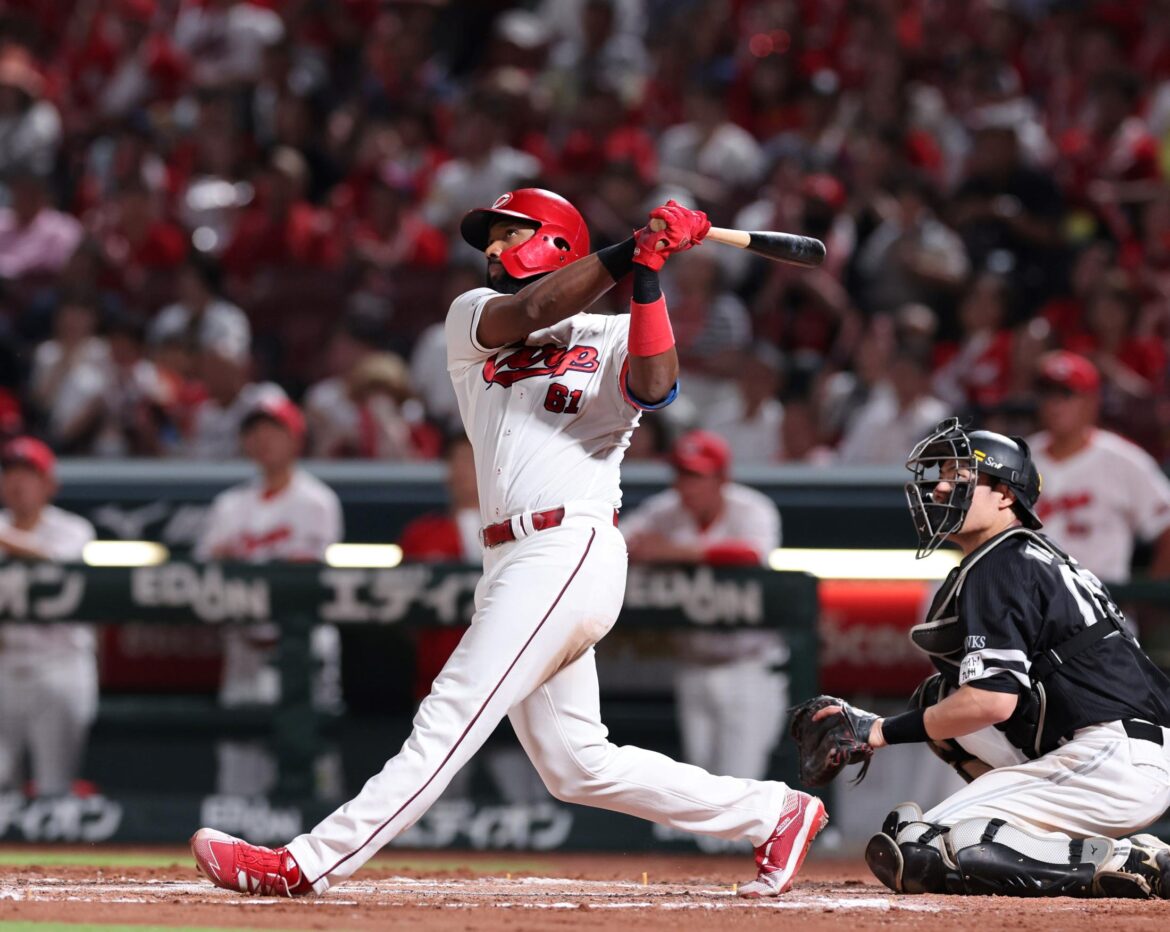 広島 ファビアンが逆転満塁弾！助っ人の大仕事に新井監督＆スタンドのファンも大興奮（デイリースポーツ） - Yahoo!ニュース - Yahoo!ニュース