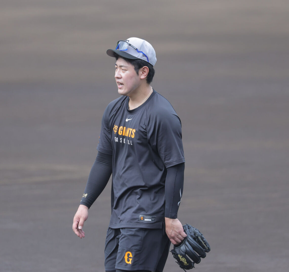 故障班で練習する岡本和真(カメラ・岡野　将大)