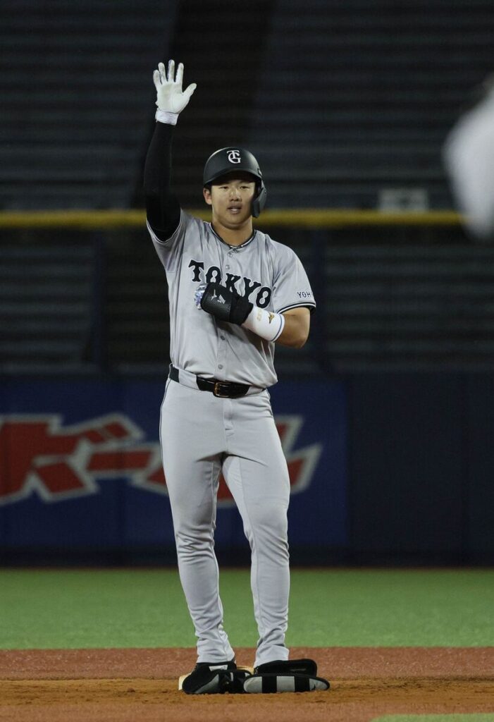 ７回無死、二塁打を放った石塚裕惺（カメラ・越川　亙）　