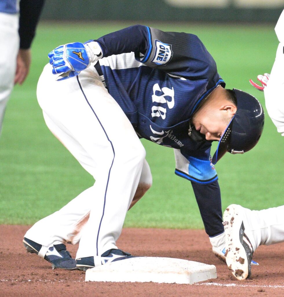 【西武】連夜ミス頻発の〝負の連鎖〟で４位転落… 西口監督苦言「一緒のような失敗をしている」（東スポWEB） - Yahoo!ニュース - Yahoo!ニュース