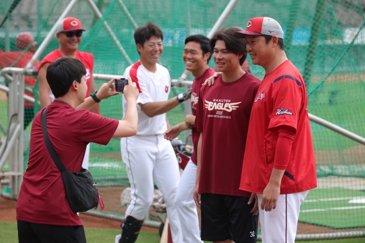 広島 新井監督が楽天・中島と笑顔の再会 ２年前のドラフトで「おめでとう！」と祝福「交流戦で会いましょう」が実現（デイリースポーツ） - Yahoo!ニュース - Yahoo!ニュース