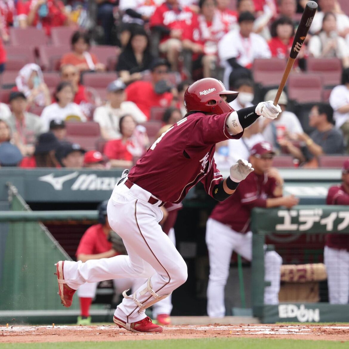 ２回無死一塁、左中間に先制の適時二塁打を放つ黒川史陽（カメラ・谷口　健二）