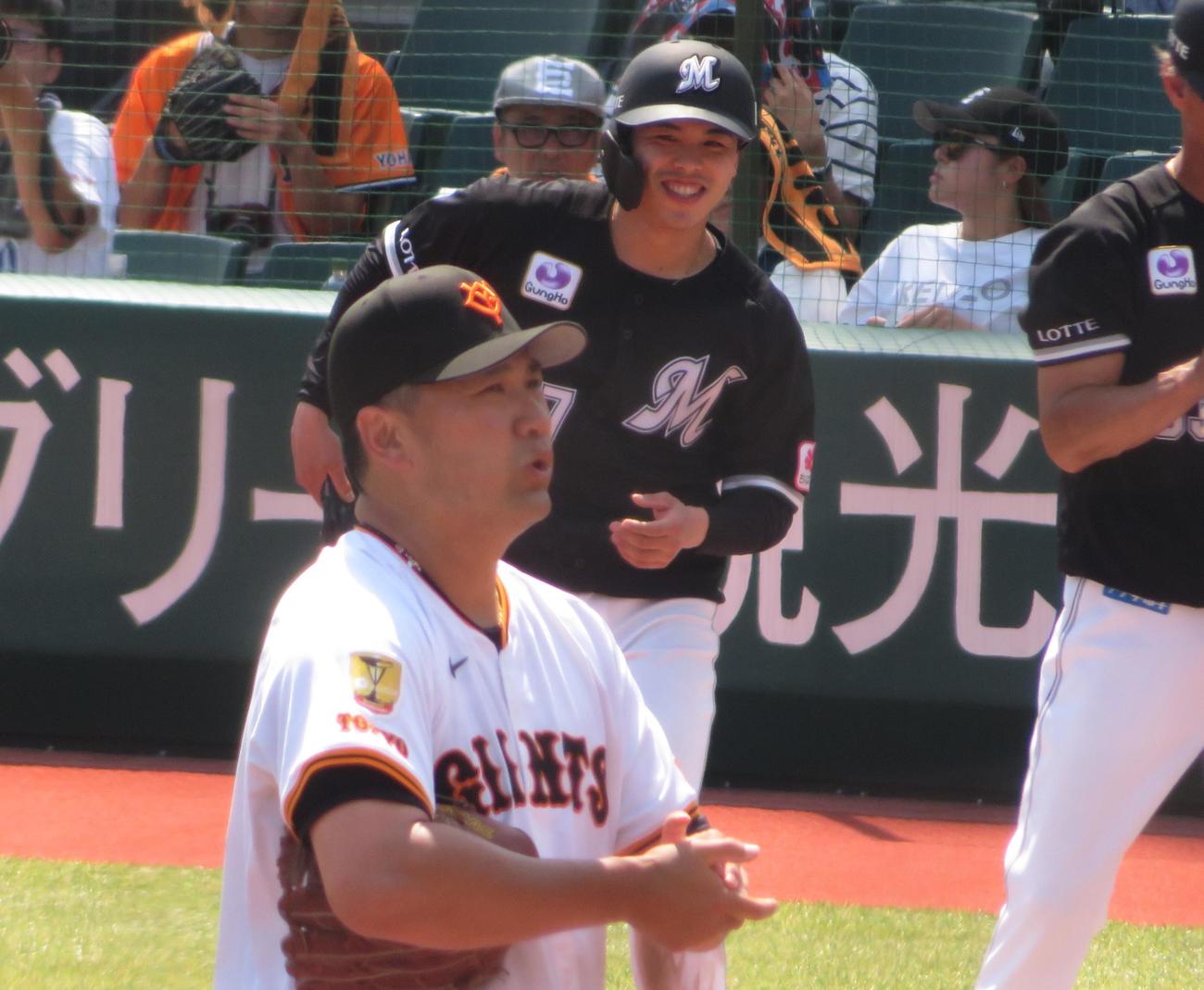 6月18日、イースタン巨人戦　5回に田中将から二塁手の頭を越える安打を放ち笑顔（撮影・星夏穂）