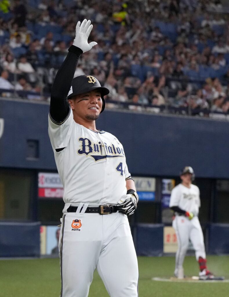 オリックス・頓宮裕真、五回に8号2ラン！ 四回の走塁では送球がヘルメットの後頭部に当たり、追加点を〝演出〟（サンケイスポーツ） - Yahoo!ニュース - Yahoo!ニュース