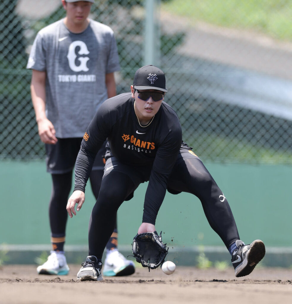 【巨人】 岡本和真、浅野翔吾、若林楽人らがリハビリ キャッチボールやノックなど行う（スポーツ報知） - Yahoo!ニュース - Yahoo!ニュース