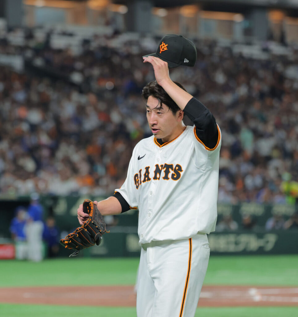 【巨人】大勢が8回に登板するも緊急降板 コンディション確認のためベンチ裏へ下がり、そのまま交代 – スポーツ報知 8回1死一塁、コンディション確認のためベンチに向かう大勢。この後バルドナードと交代(カメラ・小林 泰斗)