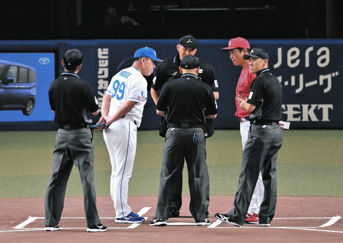 中日・井上監督と広島・新井監督、メンバー表交換で審判団と長時間話し合い（中日スポーツ） - Yahoo!ニュース - Yahoo!ニュース