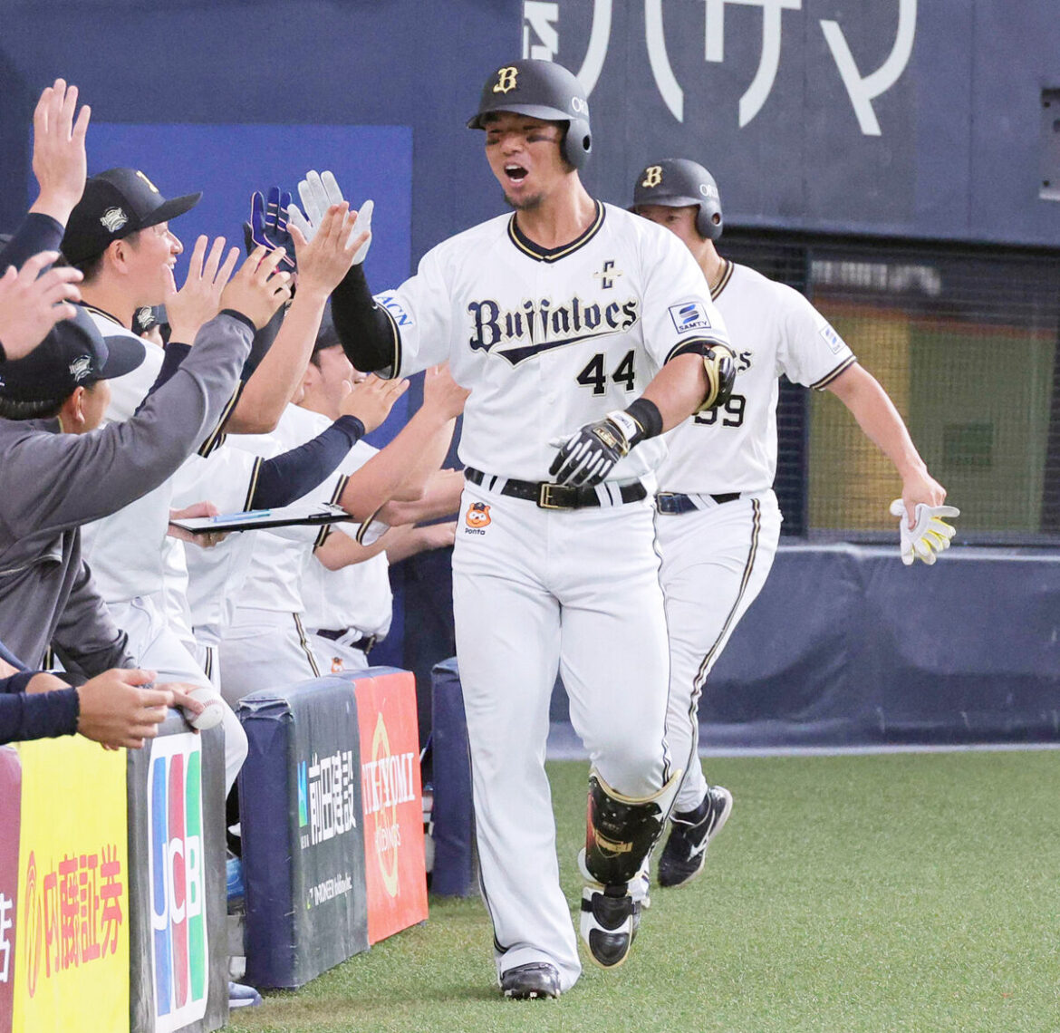 【オリックス】頓宮裕真がヘルメット直撃後の特大天井弾「頭に当たったので、その流れで打てました」（スポーツ報知） - Yahoo!ニュース - Yahoo!ニュース