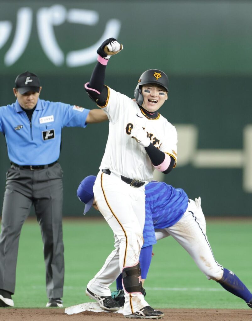 反撃の巨人、躍動の新1、2番コンビでバウアー攻略！ 丸佳浩、先月完封負け喫した相手に痛烈〝倍返し〟2点二塁打（サンケイスポーツ） - Yahoo!ニュース - Yahoo!ニュース