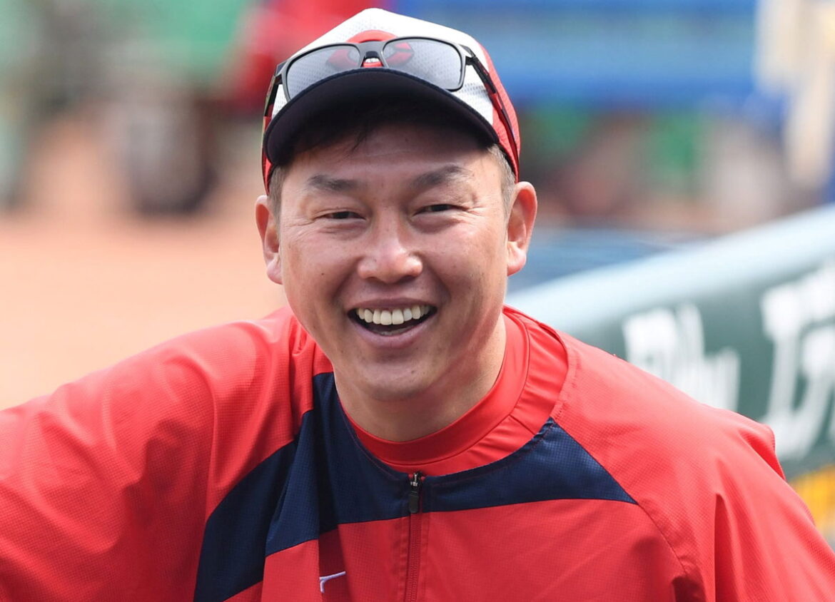 広島 新井監督の「わし呼んだらこうなるんよ。のう」にファン爆笑 球団が動画公開 ＡＩ河内広報シリーズに「おもろすぎる」「ほっこり」（デイリースポーツ） - Yahoo!ニュース - Yahoo!ニュース