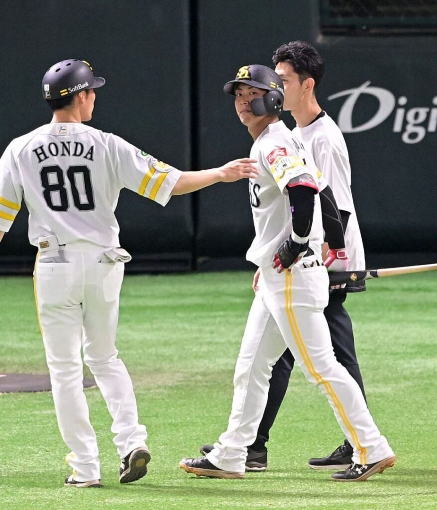 「しばらく厳しいと思います」ソフトバンク、途中交代の今宮健太が登録抹消へ 小久保監督が説明、代役はダウンズ:「おっ!」でつながる地元密着のスポーツ応援メディア 西スポWEB OTTO! – 西スポWEB OTTO! 「しばらく厳しいと思います」ソフトバンク、途中交代の今宮健太が登録抹消へ 小久保監督が説明、代役はダウンズ:「おっ!」でつながる地元密着のスポーツ応援メディア 西スポWEB OTTO! - 西スポWEB OTTO!