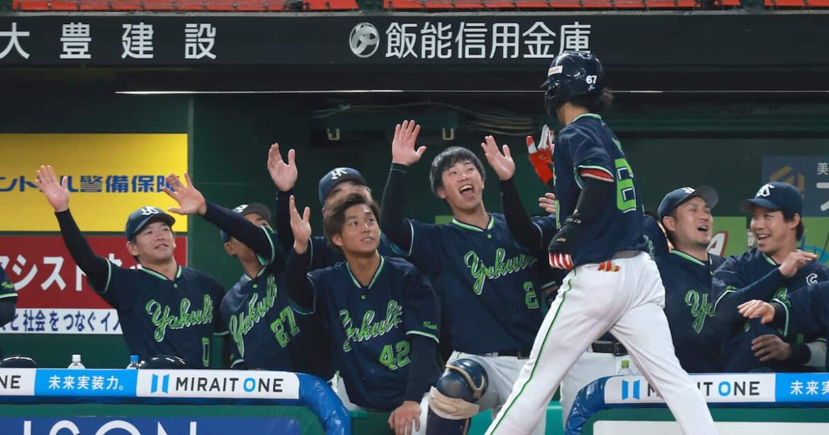 ヤクルト、止めた!「7」連敗&14試合連続2得点以下 9番・伊藤琉偉のプロ1号がV弾、8番沢井廉が〝呪縛〟解く今季1号 – サンスポ ヤクルト、止めた!「7」連敗&14試合連続2得点以下 9番・伊藤琉偉のプロ1号がV弾、8番沢井廉が〝呪縛〟解く今季1号 - サンスポ