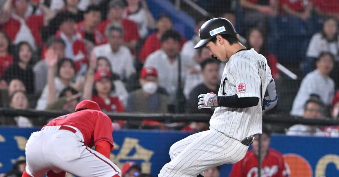 広島・秋山、痛恨の後逸　レフトで出場も　 - サンスポ