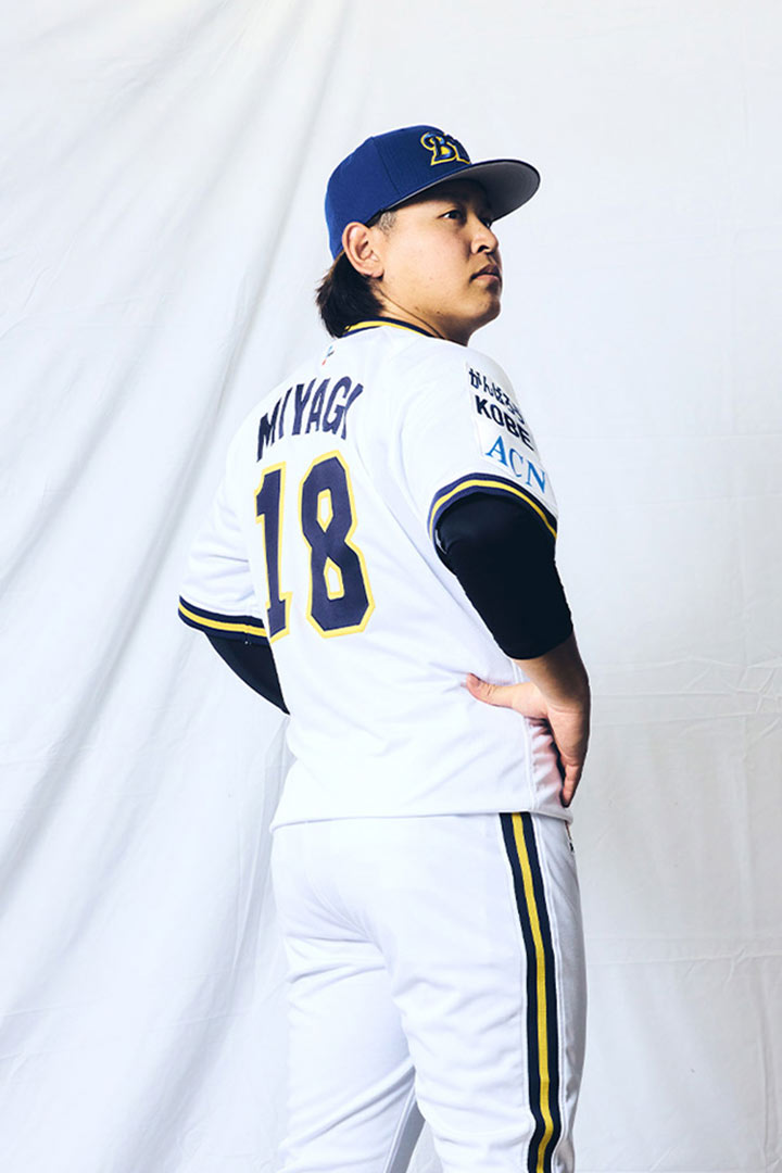 lanzador Hiroya Miyagi con el polera Orix BlueWave [Foto: proporcionada por el equipo]