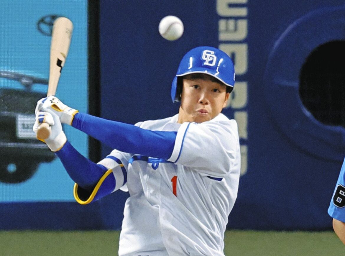 ６月８日のロッテ戦、１回裏無死、岡林が中前打を放つ