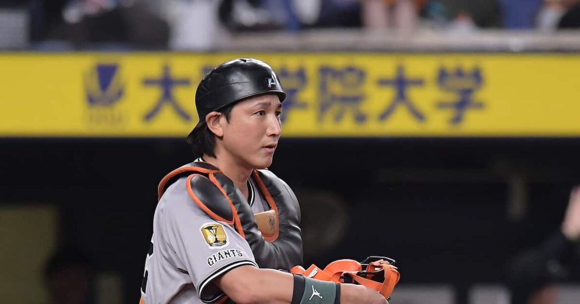 捕手出身の巨人・阿部慎之助監督、6失点の赤星は代えず五回に捕手だけ甲斐から今季初出場の小林に交代…リズムを変えるため?の問いに「それもあります」 – サンスポ 捕手出身の巨人・阿部慎之助監督、6失点の赤星は代えず五回に捕手だけ甲斐から今季初出場の小林に交代…リズムを変えるため?の問いに「それもあります」 - サンスポ