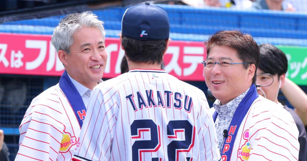 ヤクルトOB、真中満&五十嵐亮太が1打席勝負のファーストピッチセレモニーを実施 – サンスポ ヤクルトOB、真中満&五十嵐亮太が1打席勝負のファーストピッチセレモニーを実施 - サンスポ
