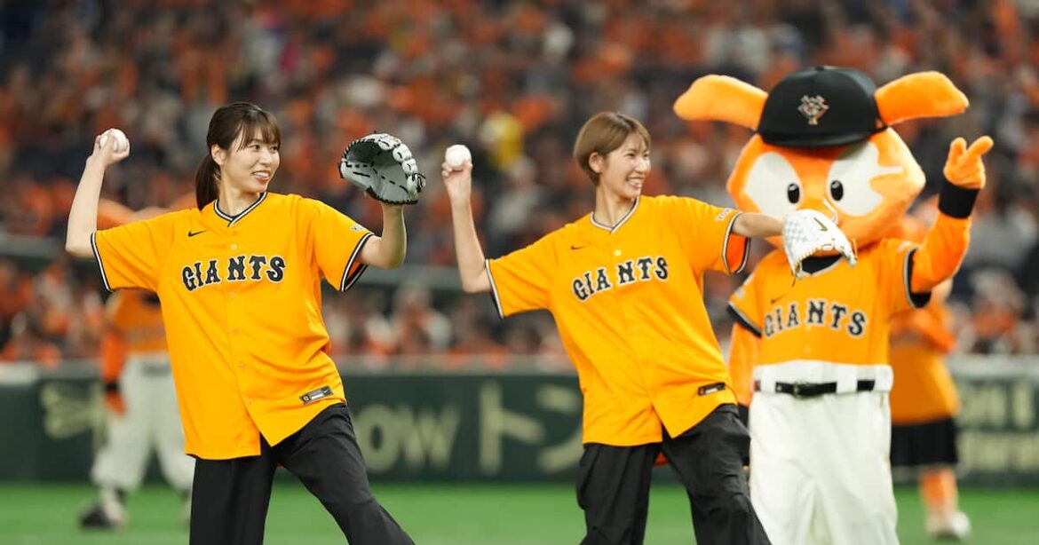 バレー元女子日本代表の新鍋理沙さん「亀井選手がすごく大好き」　石井優希さんと始球式で見事なノーバン - サンスポ