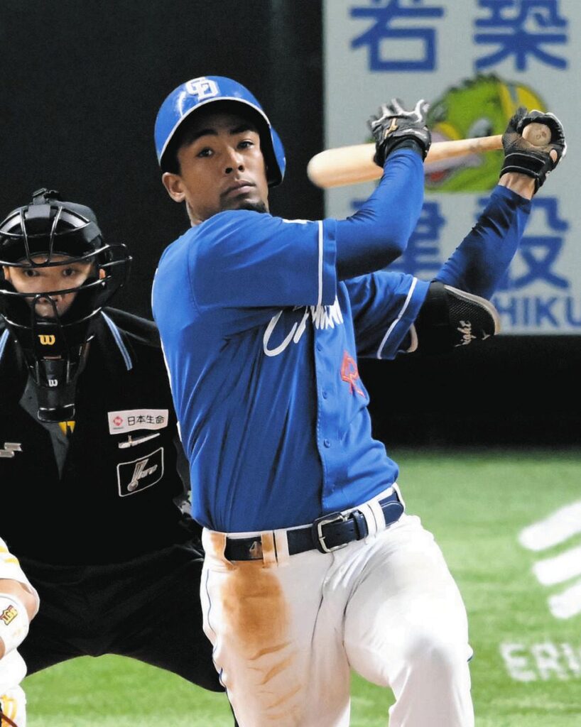 ９回表２死、ブライトが左中間に二塁打を放つ