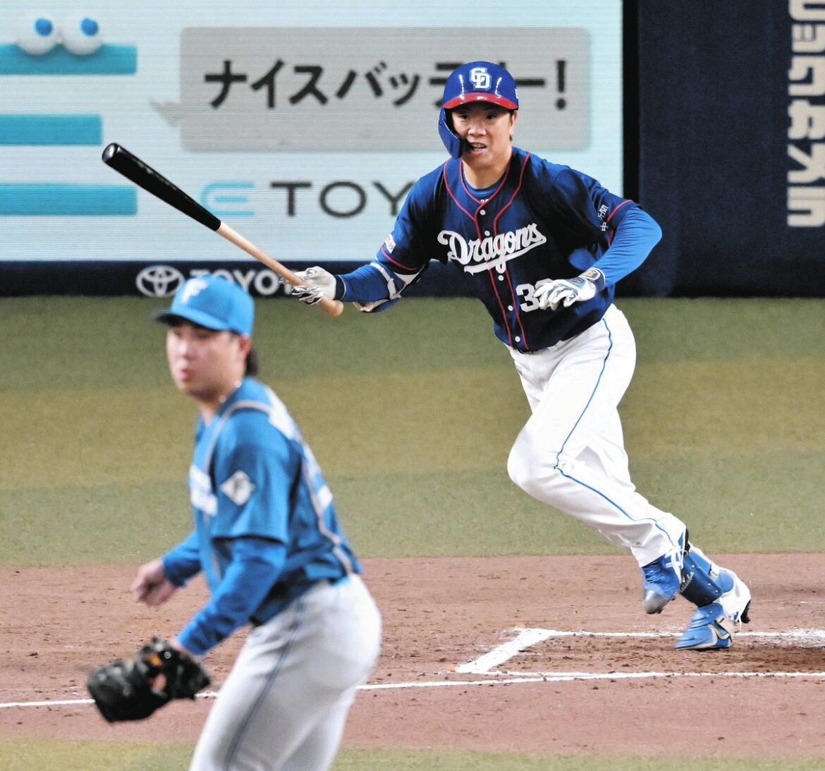 ３回、中前打を放つ中日・松葉