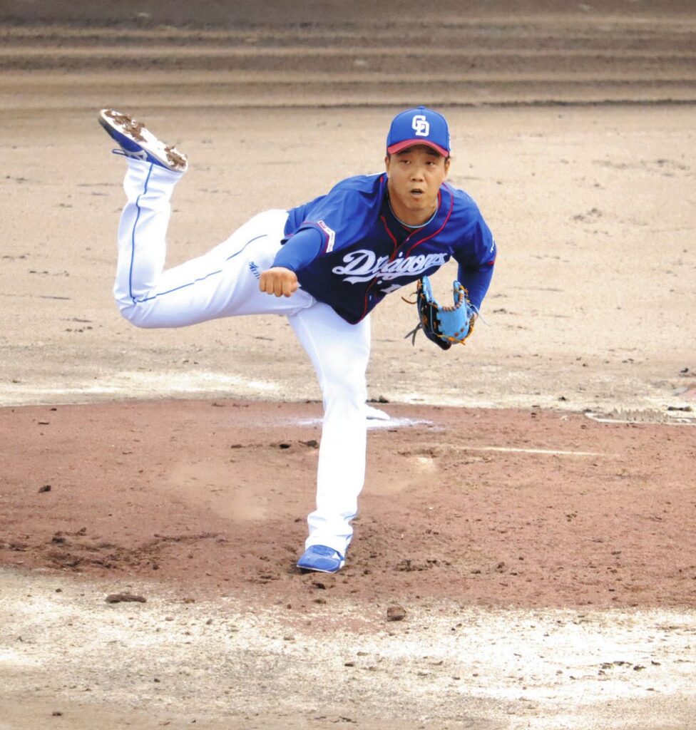 中日―ソフトバンク　６回に２番手で登板し、実戦復帰を果たした柳