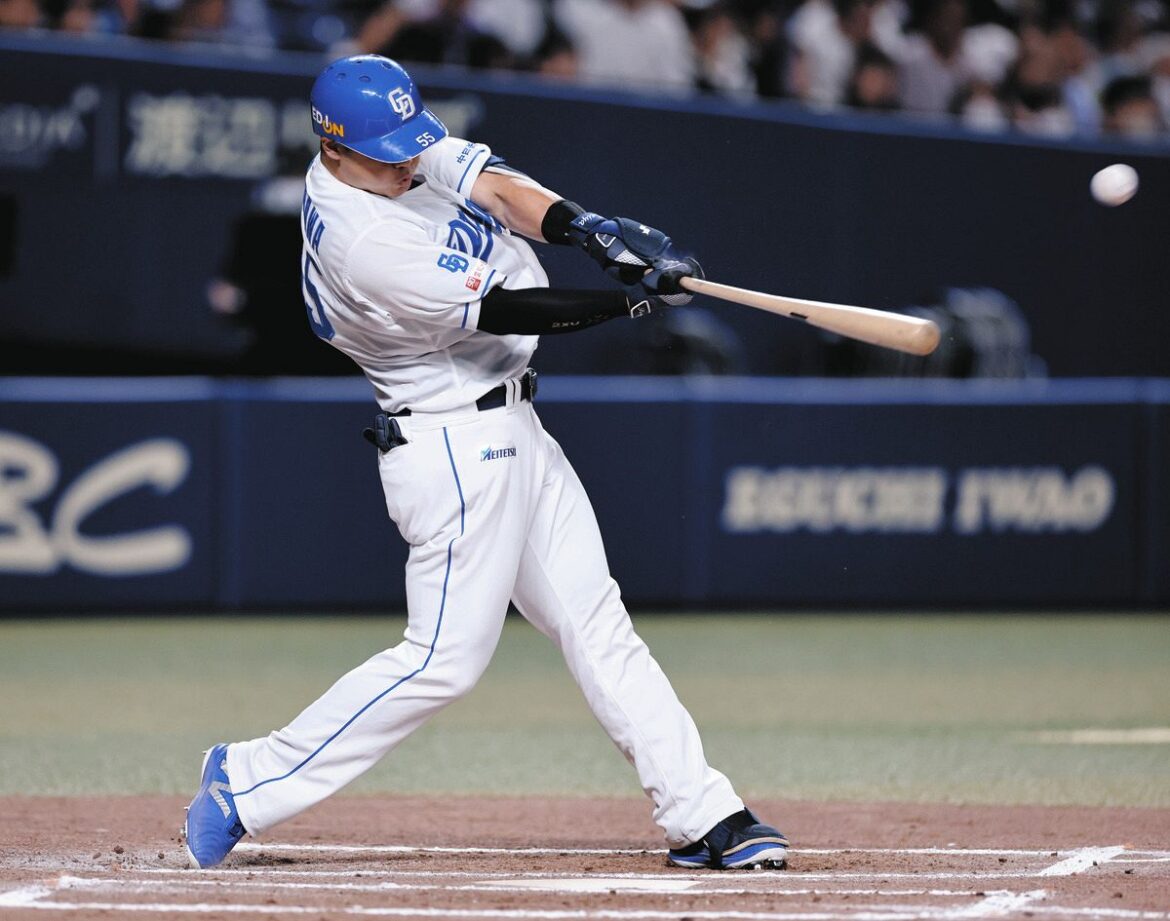 ６回、左越えソロを放つ中日・細川