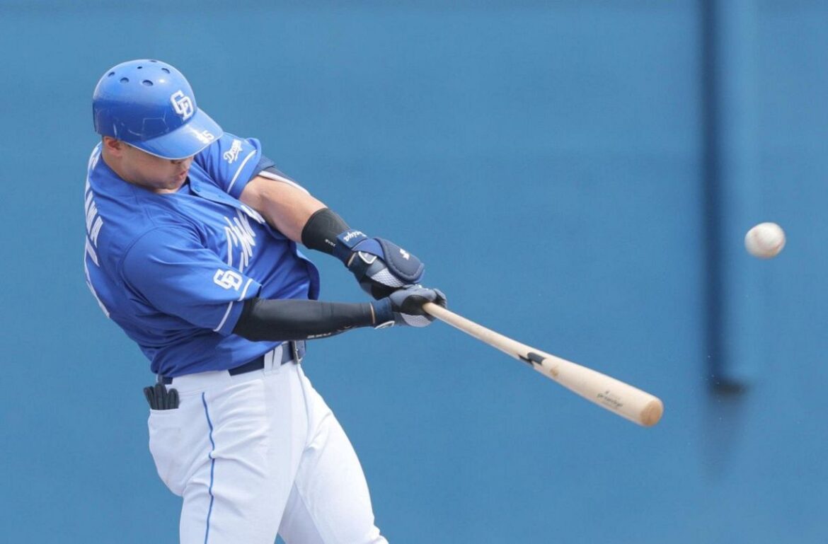 【中日2軍】細川が復帰3試合目でホームラン…オリックスの右腕・椋木の内角146キロ直球を強振:中日スポーツ・東京中日スポーツ – 中日新聞Web 2回表、先制ソロを放つ中日・細川