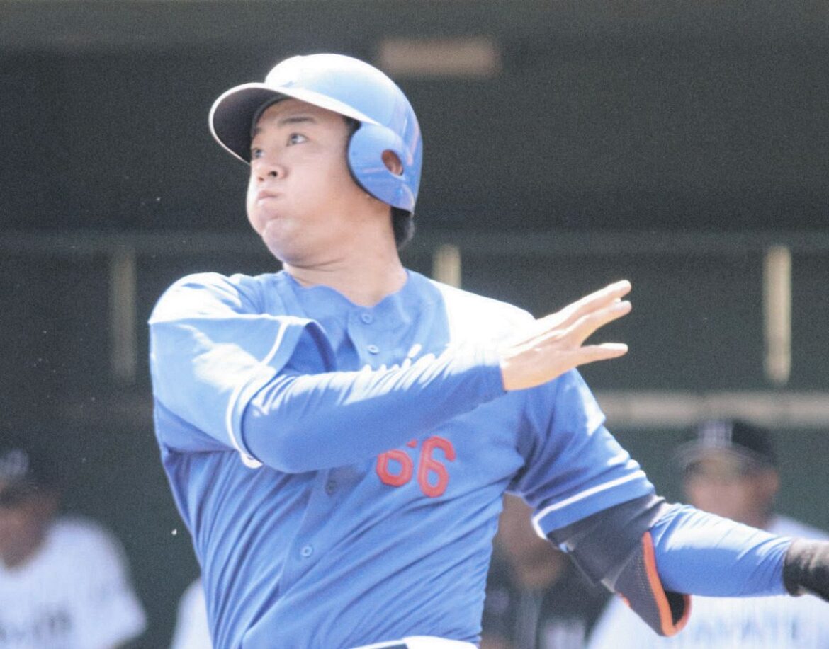 ５回１死から左翼へ２ランを放つ鵜飼