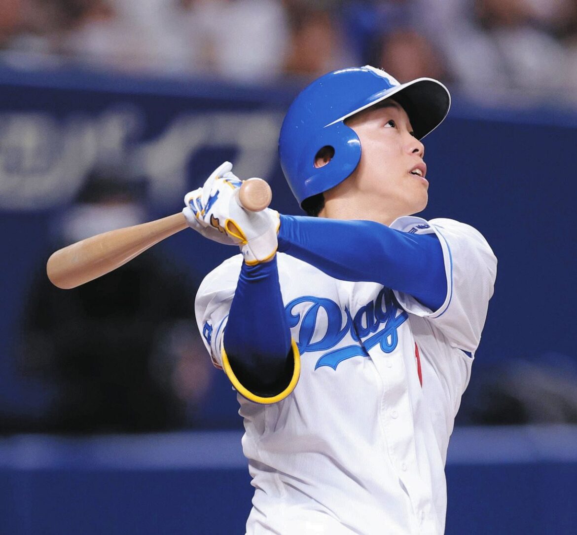 中日・岡林勇希のフェンス直撃打、リクエストで判定覆る 一、三塁からの試合再開に井上監督が説明求める：中日スポーツ・東京中日スポーツ - 中日新聞Web
