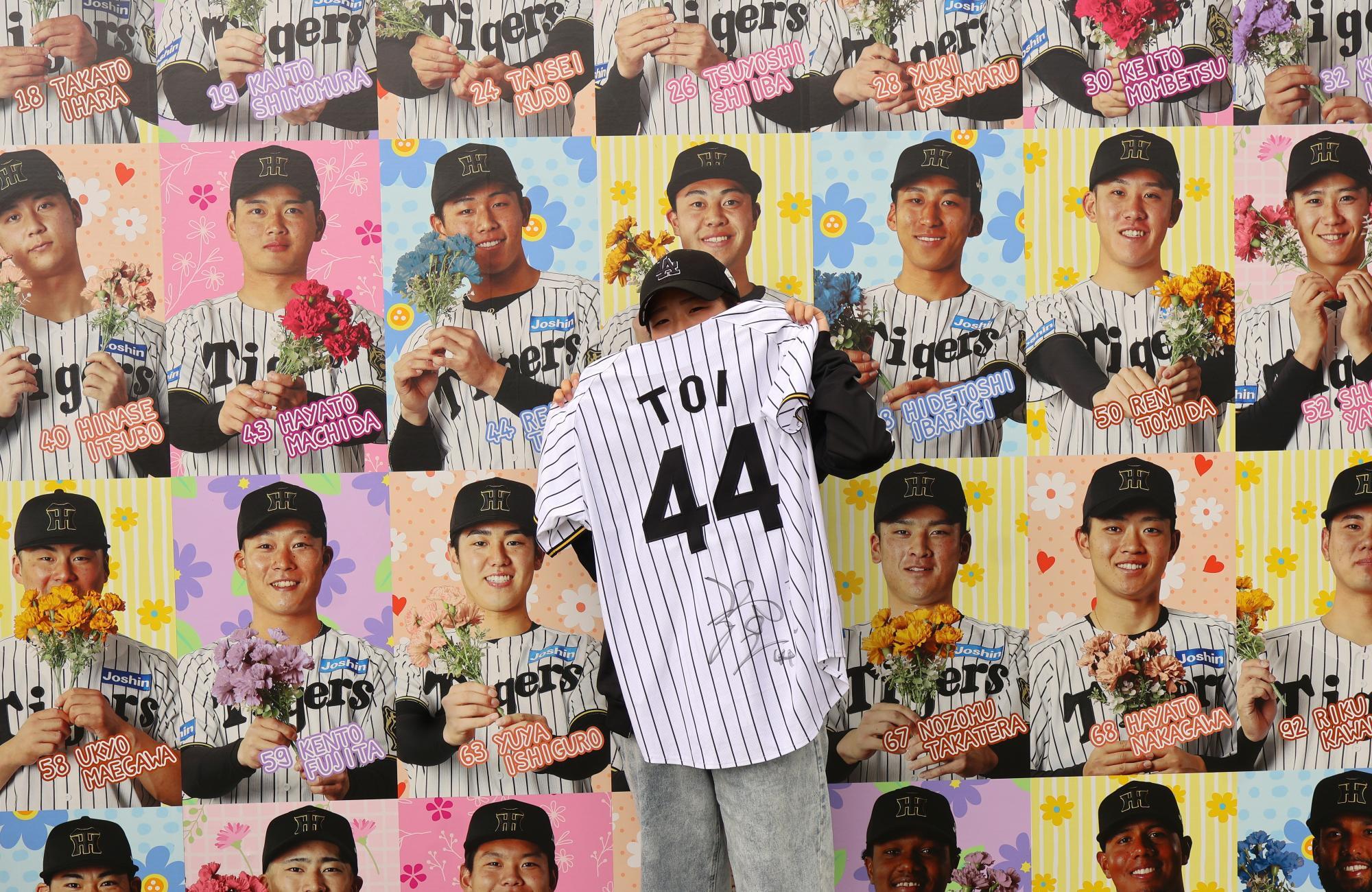 推し（戸井零士）の隣で撮影するＴＯＲＡＣＯ
