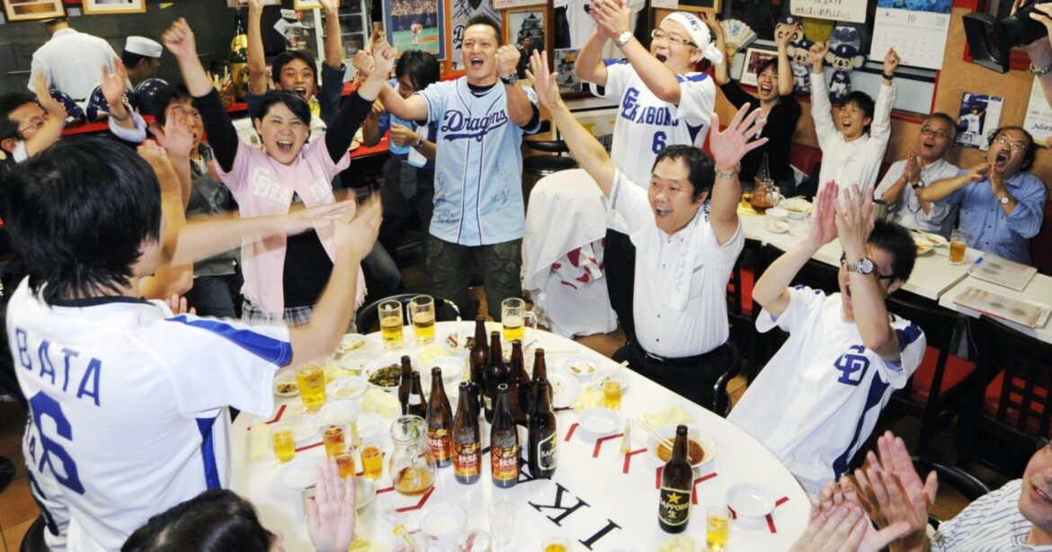 “3年連続最下位”中日ファンの本音「今日も0点。まあ、しょうがないかぁ…」中日ファン歴50年の“中華料理店”で聞いた変化「昔は他球団ファンが店内でケンカ」 - プロ野球 - Number Web