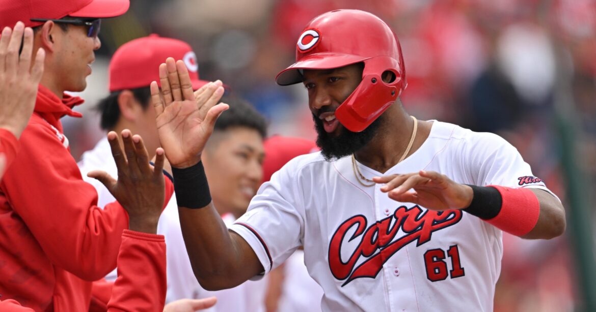 「自信にしていいと思います」交流戦のチーム打率は12球団中トップ！ カープ新井監督がリーグ戦再開で取り組む課題とは - プロ野球 - Number Web