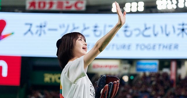 なえなののセレモニアルピッチで沸いた楽天スーパーナイター。楽天がスポーツ通じて、次々と仕掛けを行う理由とは? – プロ野球 – Number Web なえなののセレモニアルピッチで沸いた楽天スーパーナイター。楽天がスポーツ通じて、次々と仕掛けを行う理由とは? - プロ野球 - Number Web