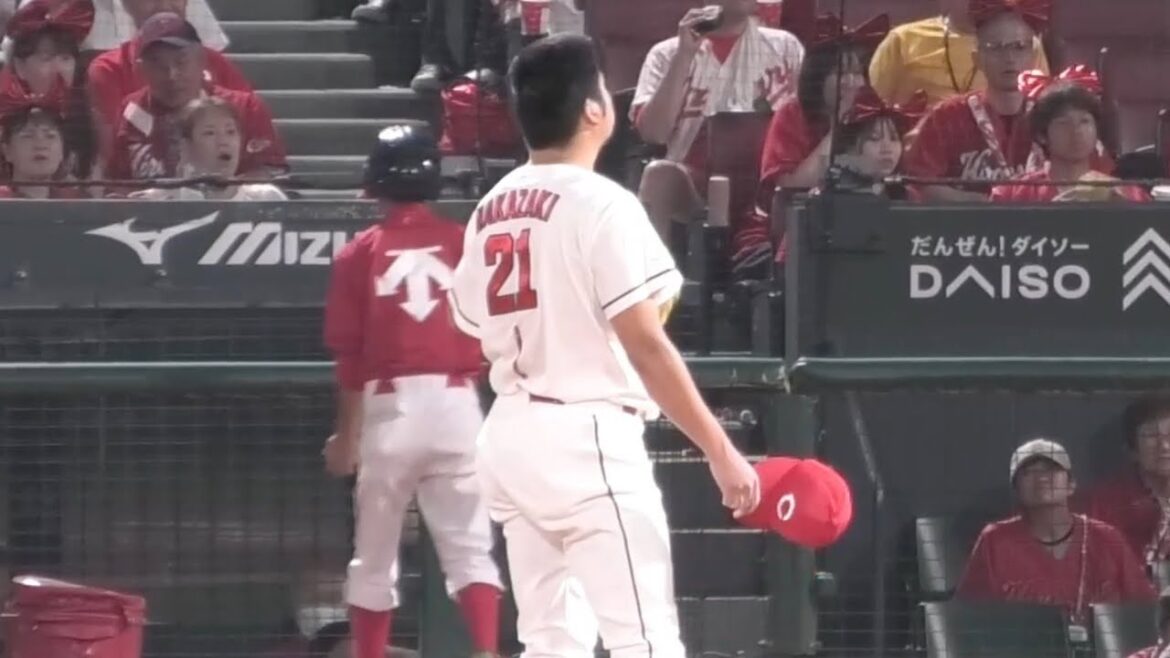 11回、中﨑翔太が並木に死球もすぐさま帽子を取り一礼...2死満塁のピンチを三振で断ち切る！広島東洋カープvs東京ヤクルトスワローズ 2025年7月1日