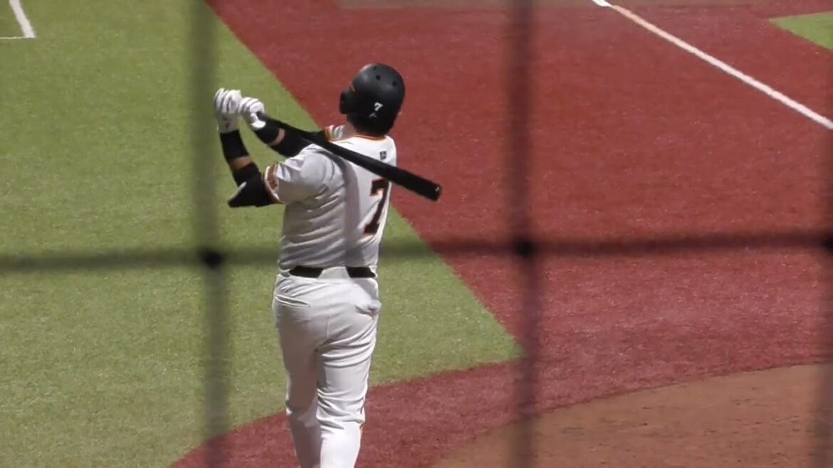 2025年6月24日 イースタンリーグ 巨人・ 長野 久義 選手の打席入り（ボールデッド中）